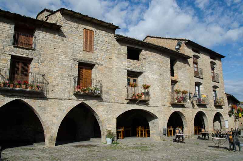 Huesca - Ainsa 06 - plaza Mayor.jpg